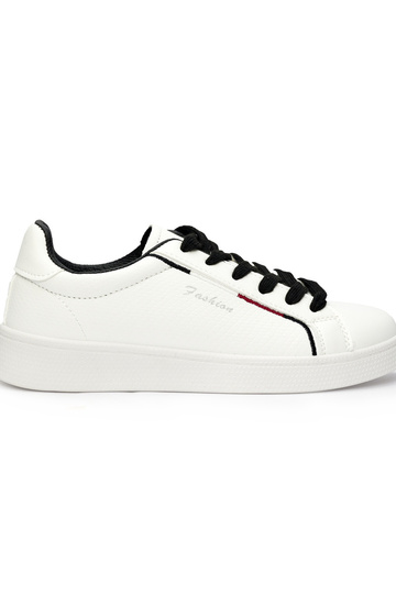 zapatos deportivos blancos...