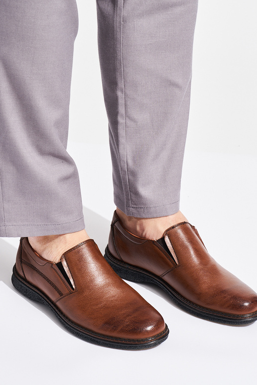 Zapatos de hombre de color marrón