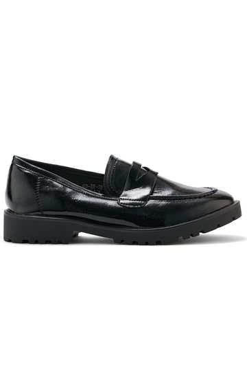 mocasines con efecto lacado...