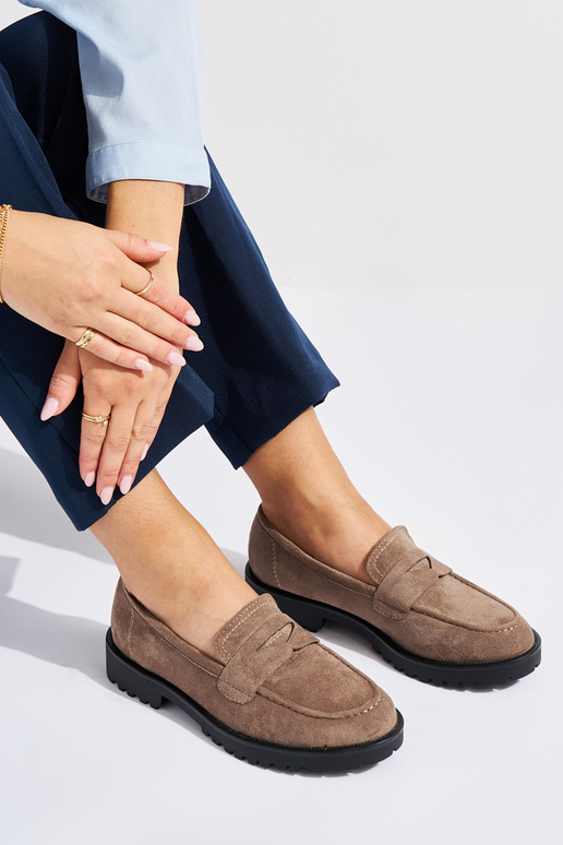 Mocasines de ante para mujer.