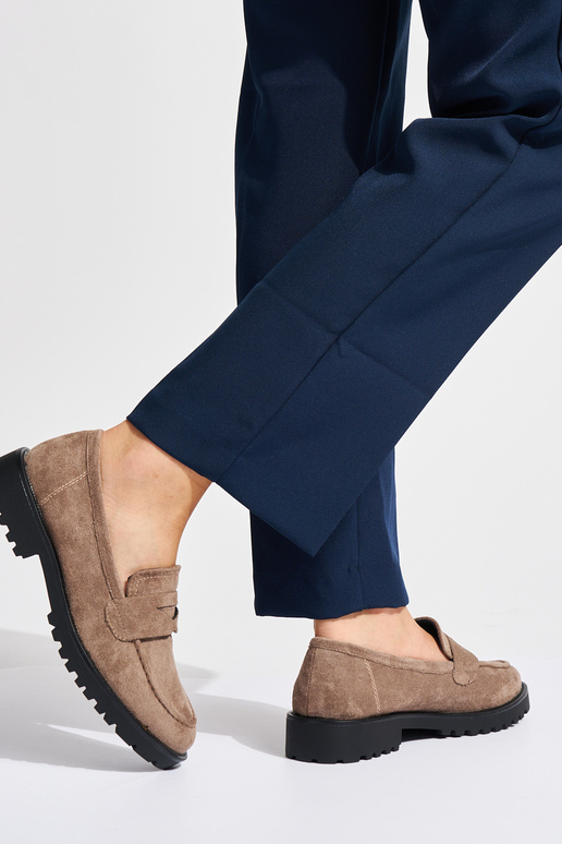 Mocasines de ante para mujer.