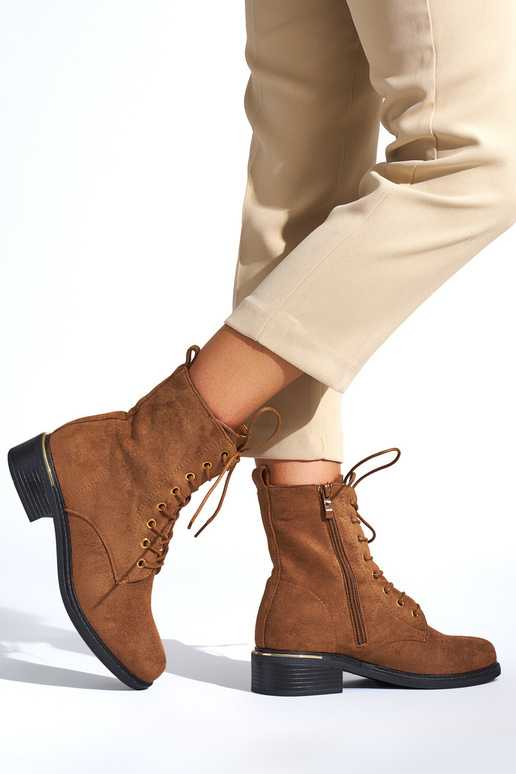 Zapatos de mujer marrones con... Zapatos de mujer marrones con...