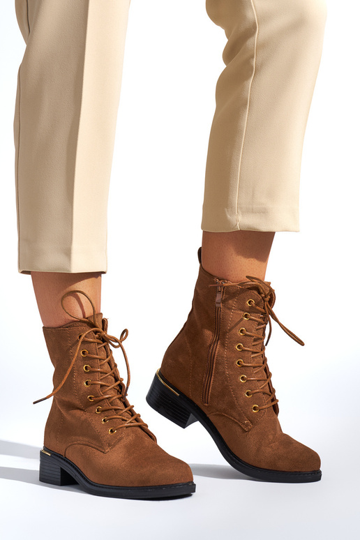 Zapatos de mujer marrones con... Zapatos de mujer marrones con...