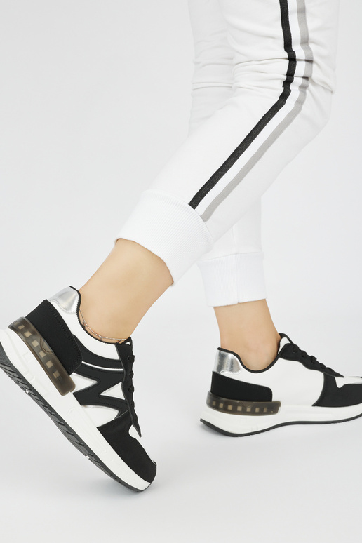 Zapatillas cómodas negras modelo...