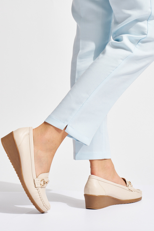 Mocasines de mujer beige con cuña y...