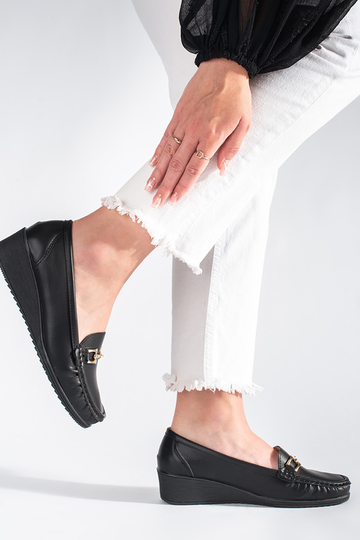 mocasines negros de mujer con hebillas