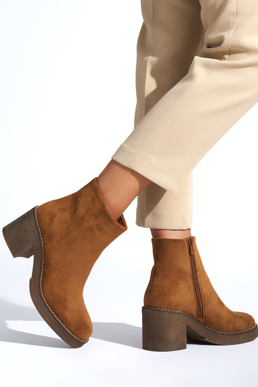 zapatos marrones de mujer con tacón