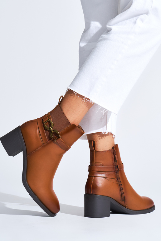 zapatos marrones de mujer con tacón