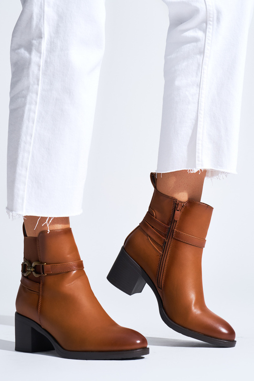 zapatos marrones de mujer con tacón