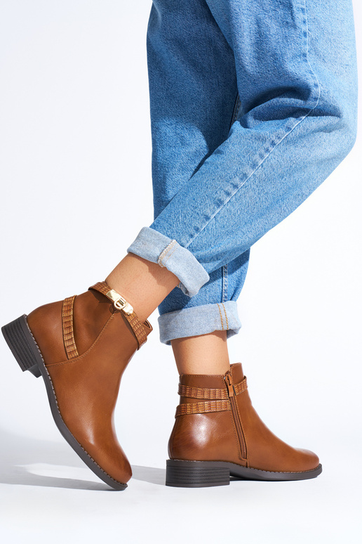 zapatos marrones de mujer con tacón bajo