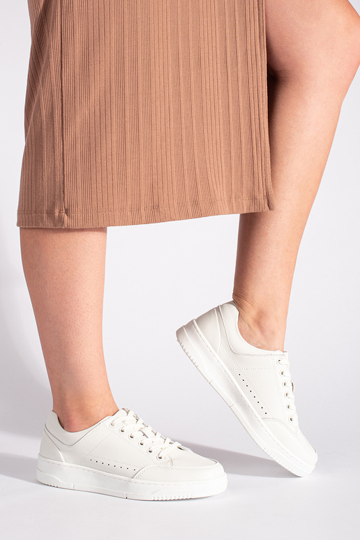 zapatos de cuero blancos con...