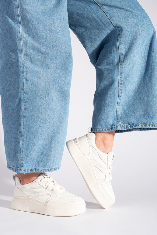 Zapatillas de mujer de color blanco...