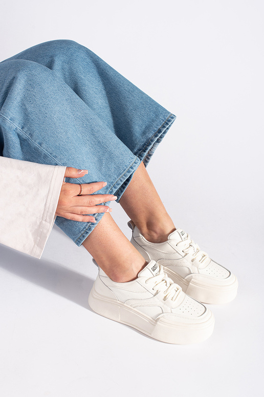 Zapatillas de mujer de color blanco...