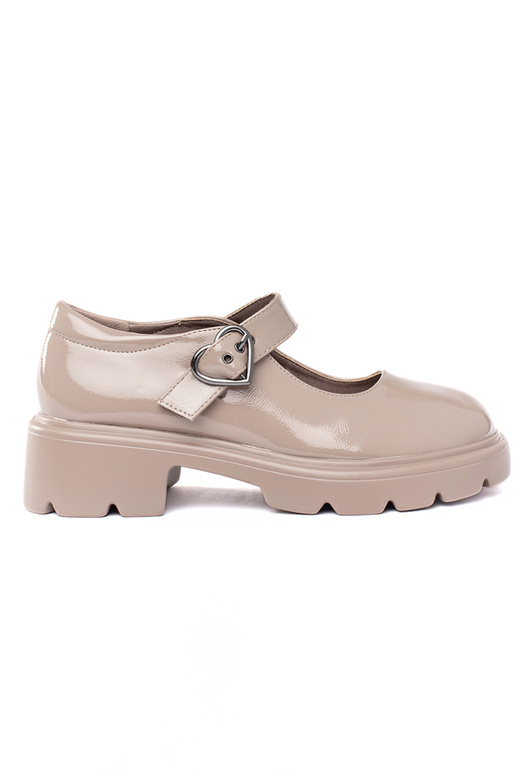 Mocasines beige con efecto lacado... Mocasines beige con efecto lacado...