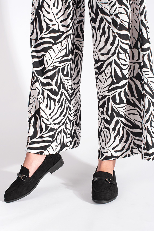 Mocasines clásicos de ante negro. Mocasines clásicos de ante negro.