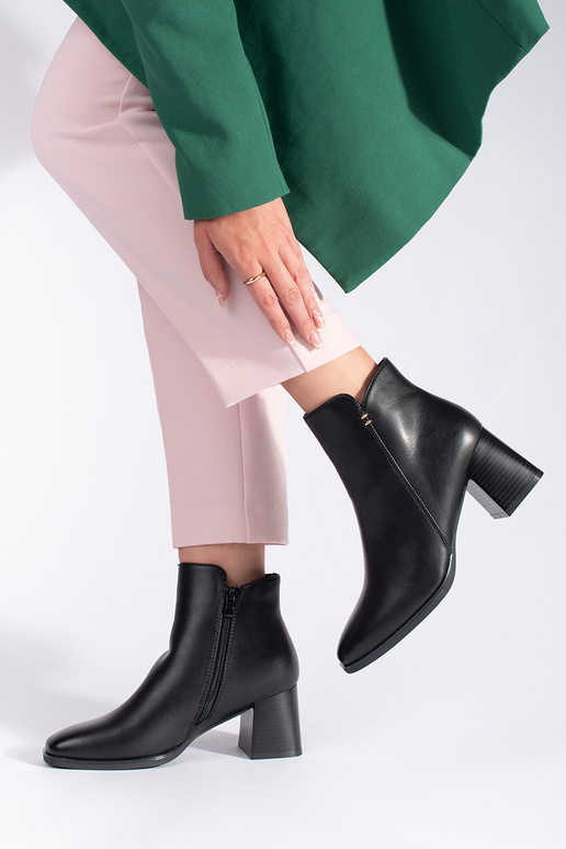 zapatos de mujer negros con tacones...