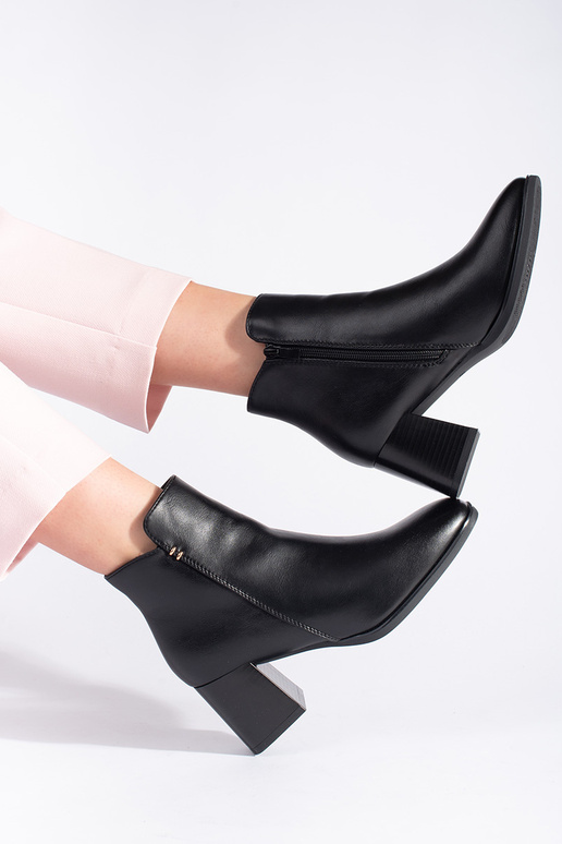 zapatos de mujer negros con tacones...