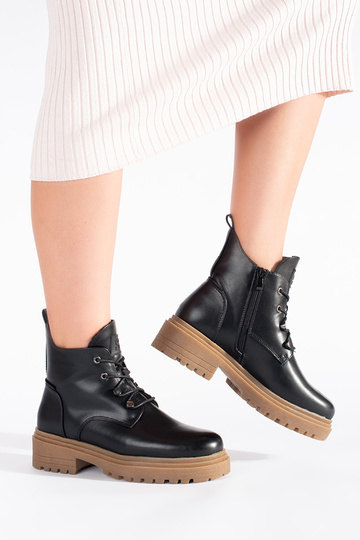 Zapatos negros con cordones... 2