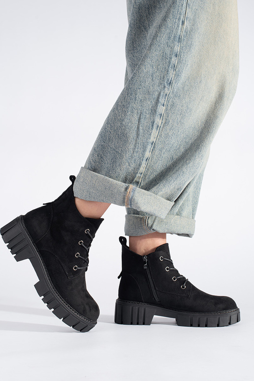 Zapatos de ante negros con cordones...