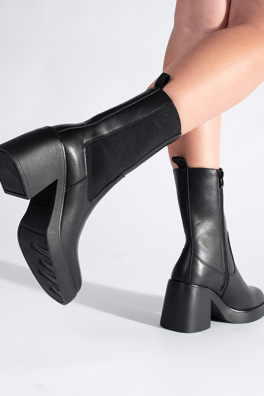 Botas color negro Chelsea boots altas... Botas color negro Chelsea boots altas...