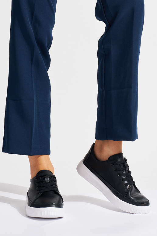 Zapatos de piel calada color negro... Zapatos de piel calada color negro...