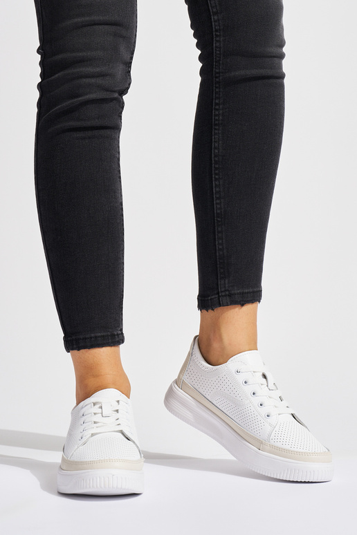 Zapatos de piel calada en color... Zapatos de piel calada en color...