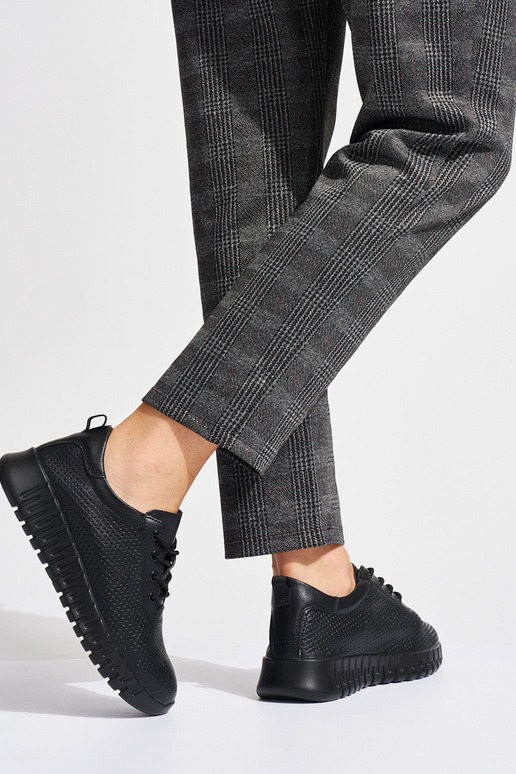 Zapatos con elementos calados de piel... Zapatos con elementos calados de piel...