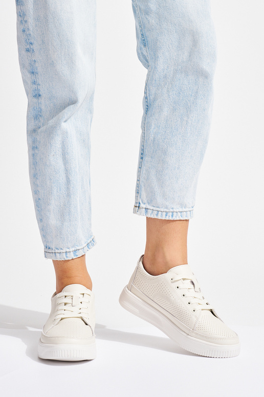 Zapatos de piel calada en color... Zapatos de piel calada en color...