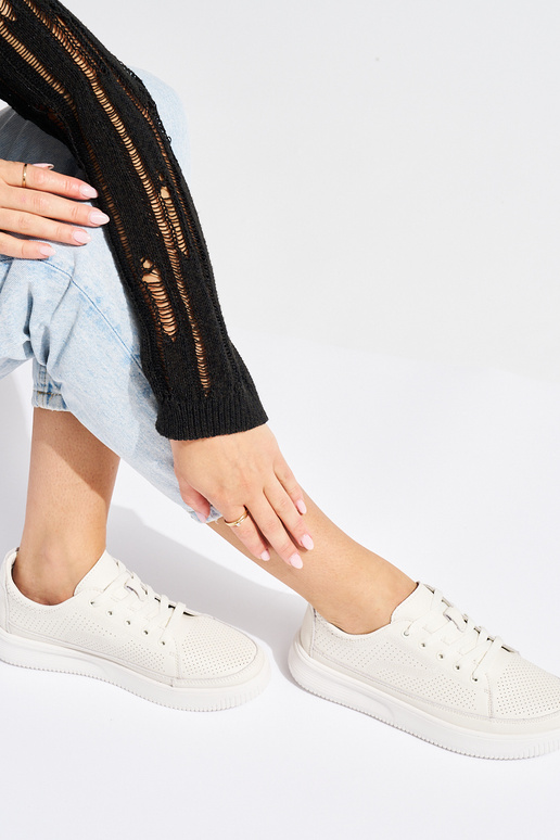 Zapatos de piel calada en color... Zapatos de piel calada en color...