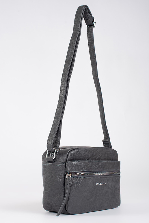 Pequeño gris bolso elegante sobre el...