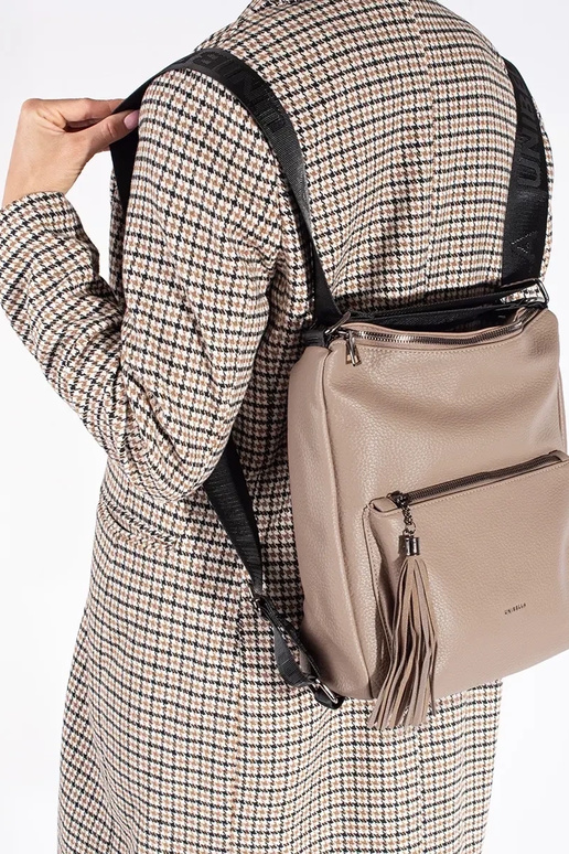 Bolso de mujer tipo mochila color... Bolso de mujer tipo mochila color...