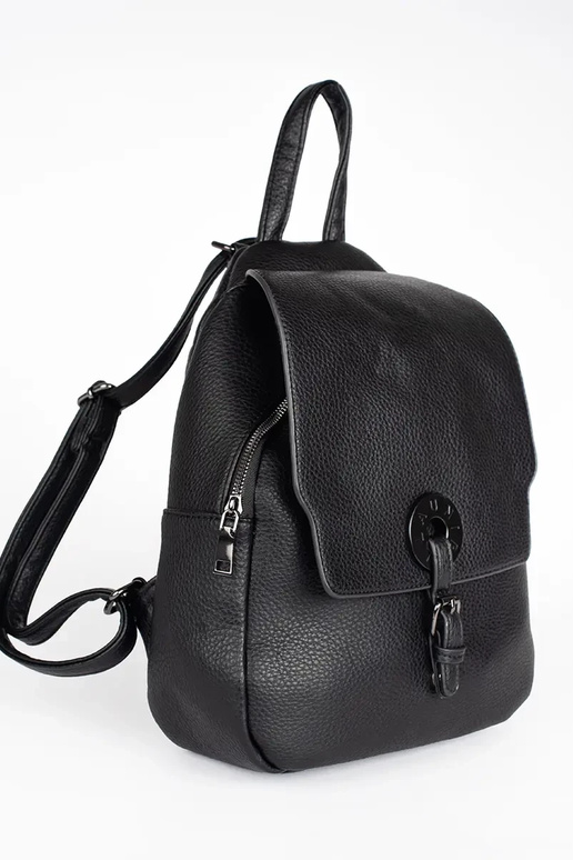 Un clásico de color negro mochila... Un clásico de color negro mochila...