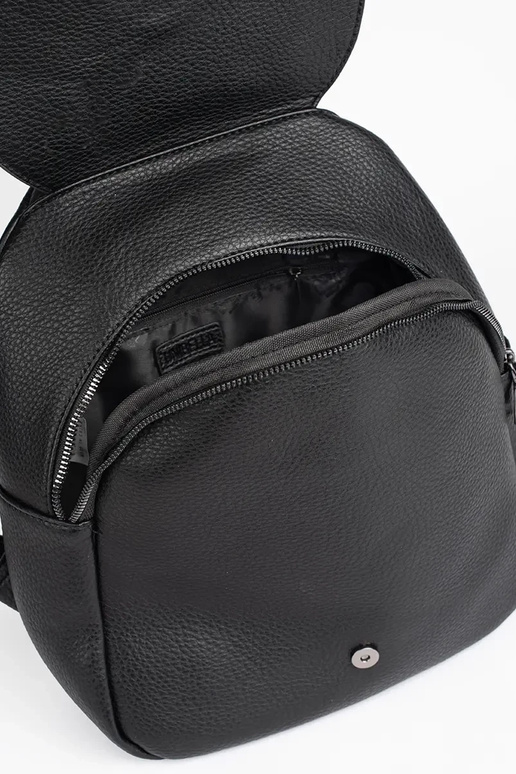 Un clásico de color negro mochila... Un clásico de color negro mochila...