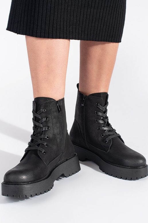 de color negro botas con una...