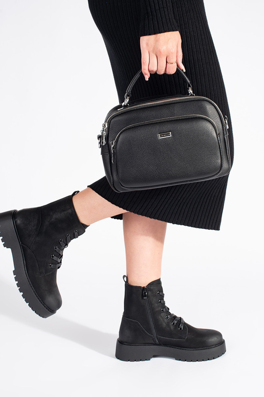 de color negro botas con una...