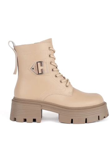 Piel beige zapatos sobre...