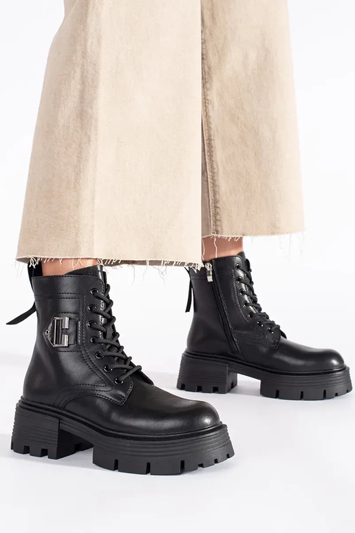 Piel de color negro zapatos sobre una... Piel de color negro zapatos sobre una...