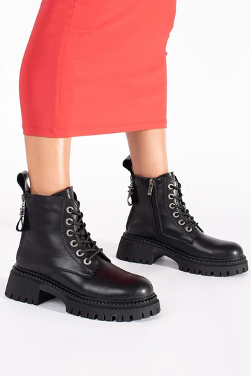 Piel de color negro atado... 2