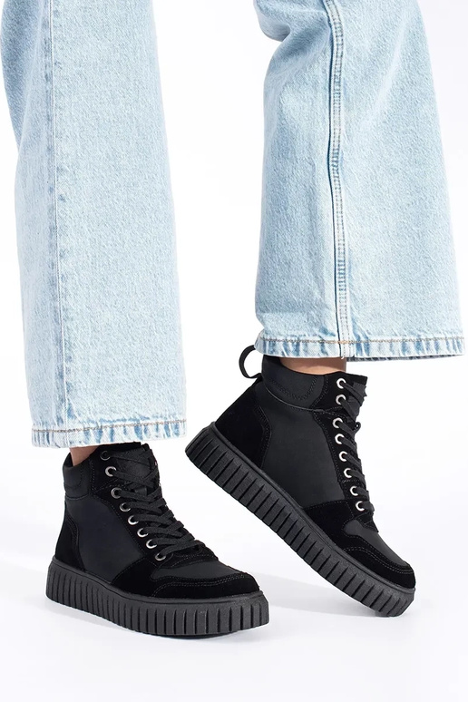 de color negro zapatos hecho de cuero... de color negro zapatos hecho de cuero...