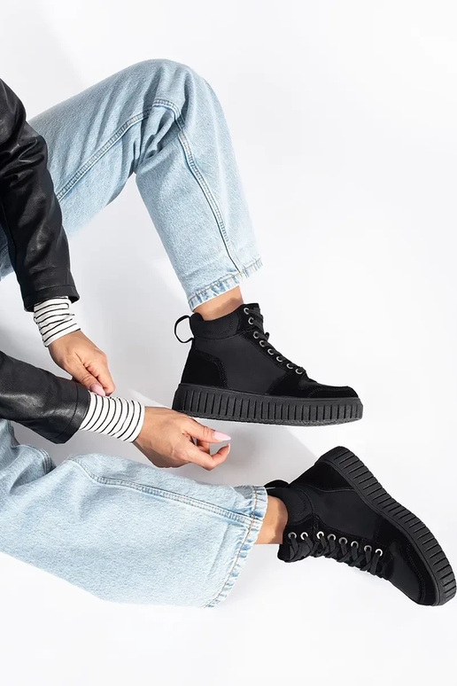 de color negro zapatos hecho de cuero... de color negro zapatos hecho de cuero...