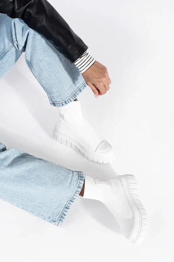 el color blanco alto... 2