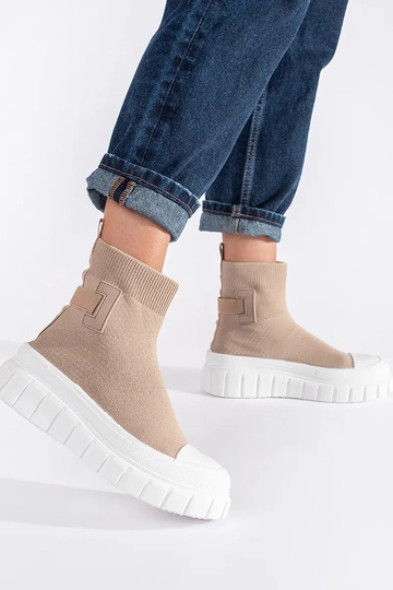 beige alto zapatos con una... 2