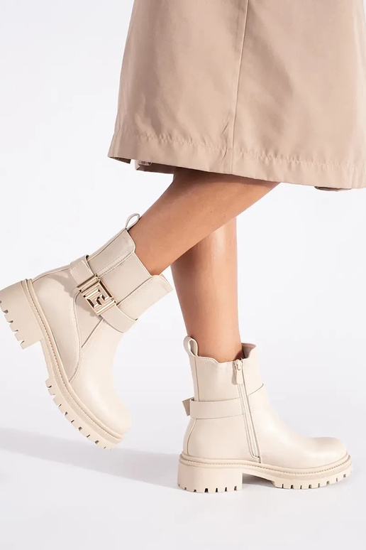 de color crema un clásico zapatos con...