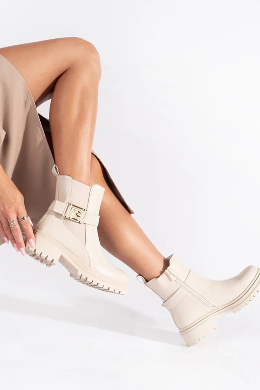 de color crema un clásico zapatos con...