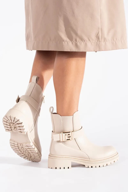 de color crema un clásico zapatos con...