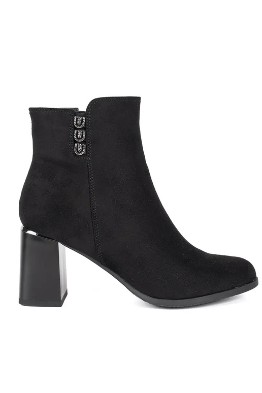 de gamuza de color negro botas