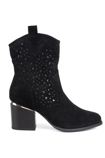 con elementos calados...