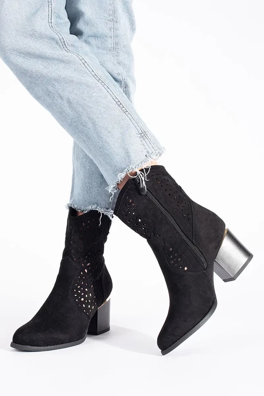 con elementos calados zapatos botas... con elementos calados zapatos botas...