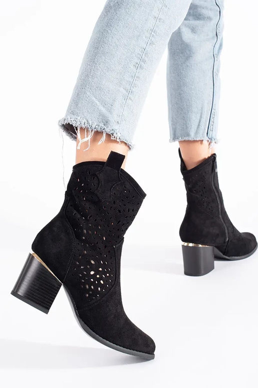 con elementos calados zapatos botas... con elementos calados zapatos botas...