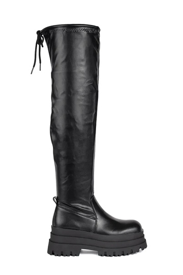 de color negro mosqueteros...